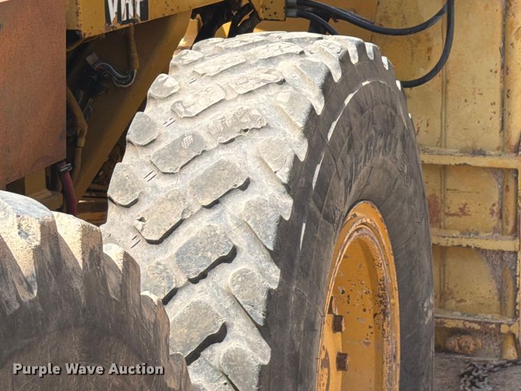 image for item FM7614 2001 Caterpillar 143H motor grader