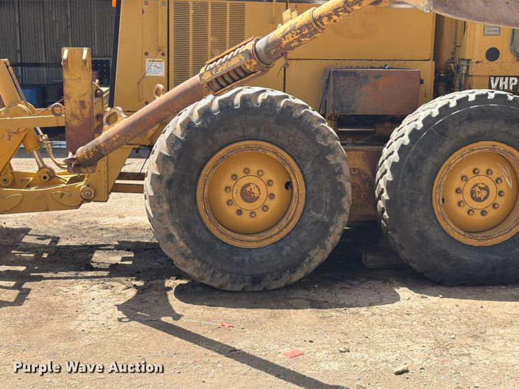 image for item FM7614 2001 Caterpillar 143H motor grader