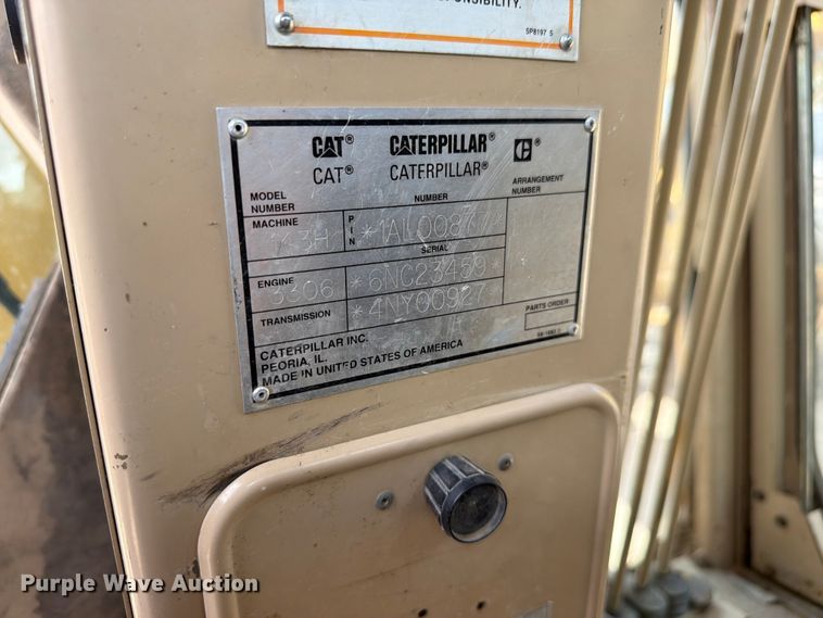 image for item FM7614 2001 Caterpillar 143H motor grader