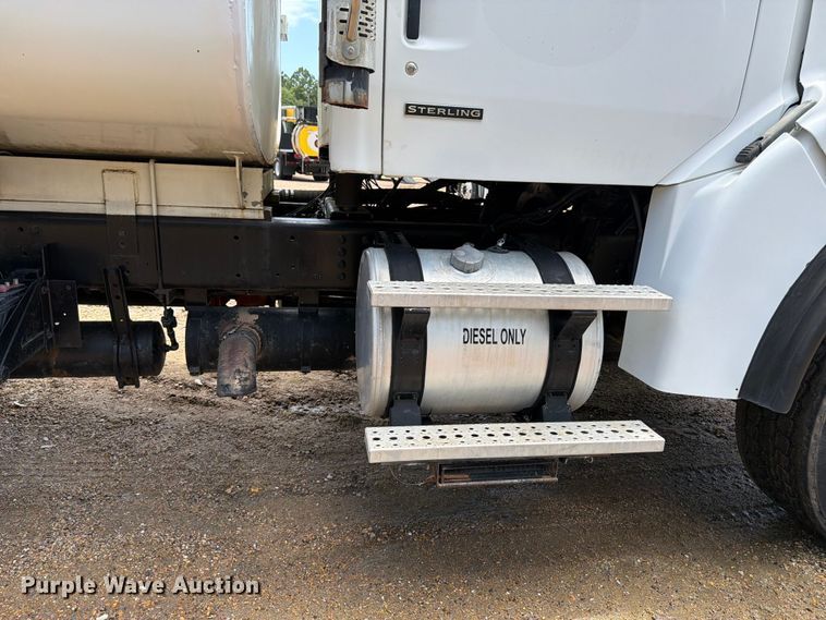 image for item FN2018 2005 Sterling L8500 water truck