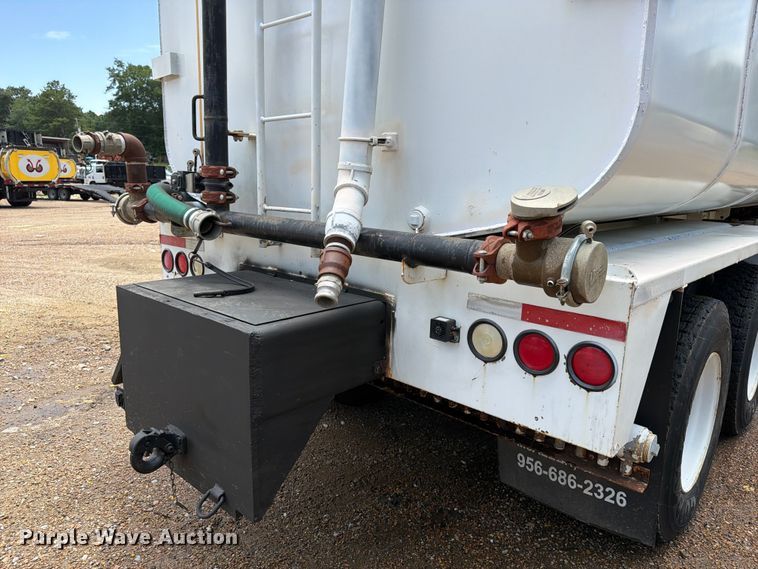 image for item FN2018 2005 Sterling L8500 water truck