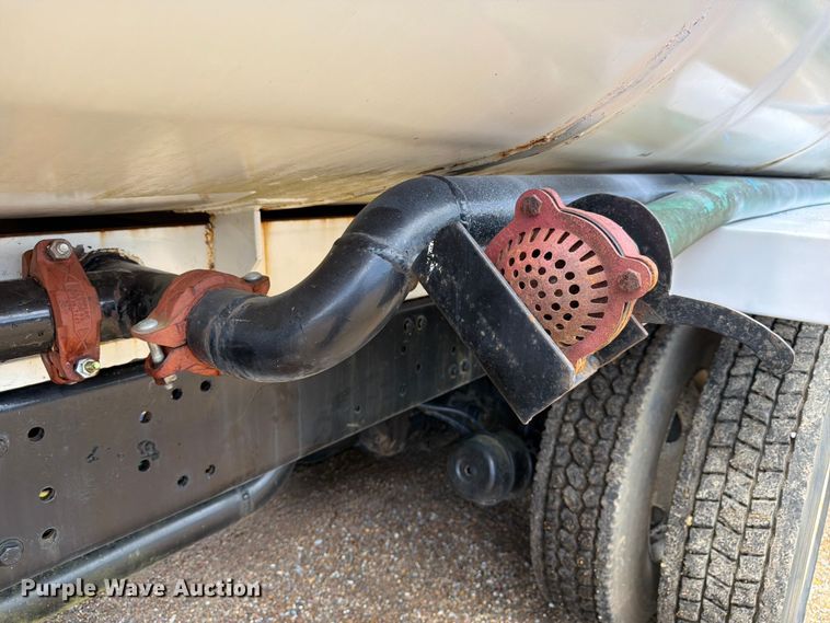 image for item FN2018 2005 Sterling L8500 water truck
