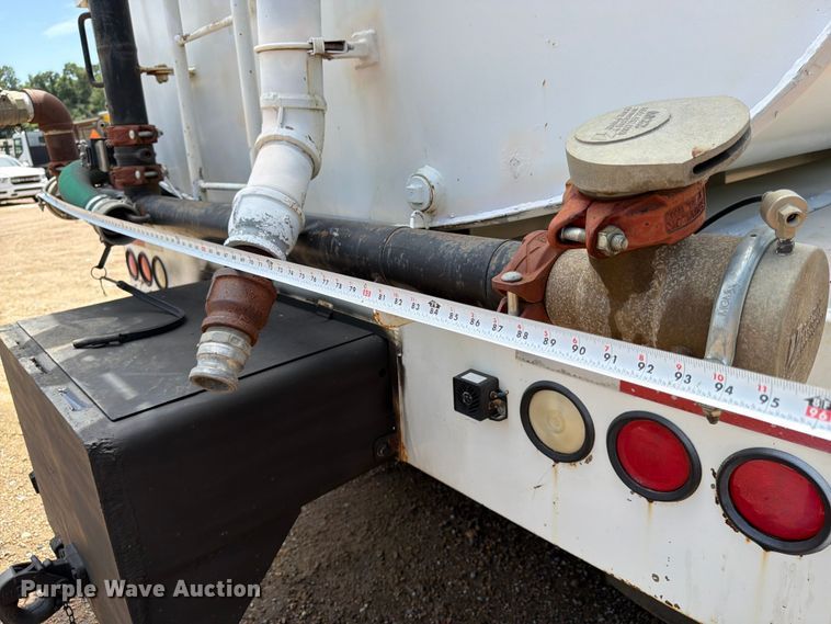 image for item FN2018 2005 Sterling L8500 water truck