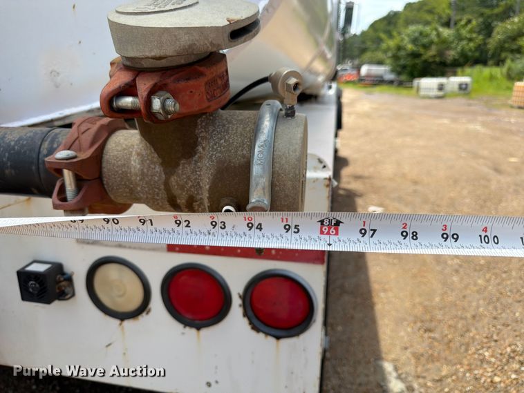 image for item FN2018 2005 Sterling L8500 water truck