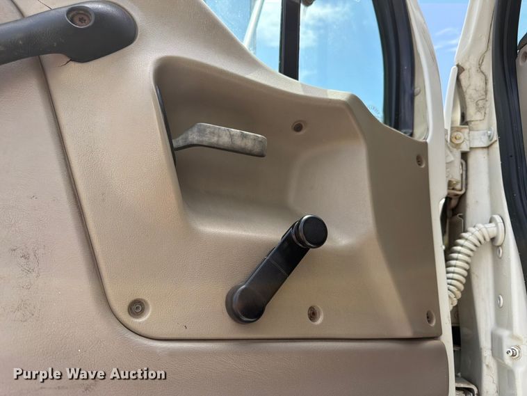 image for item FN2018 2005 Sterling L8500 water truck