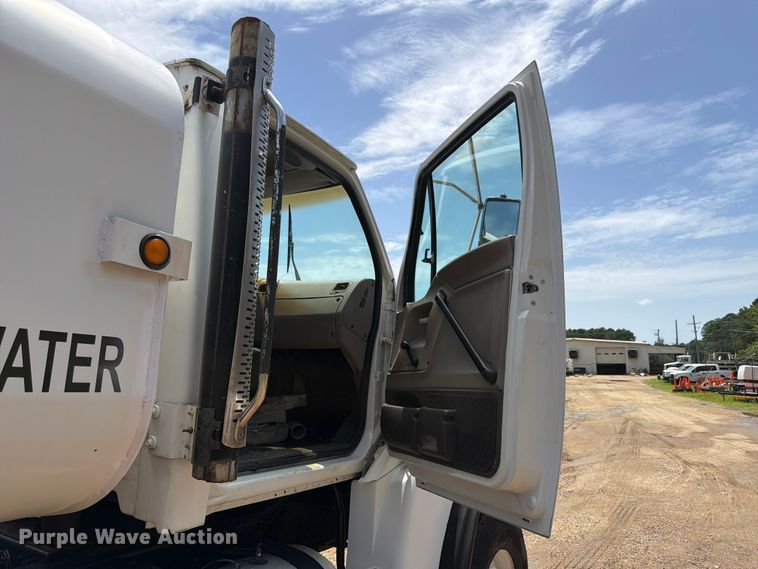 image for item FN2018 2005 Sterling L8500 water truck
