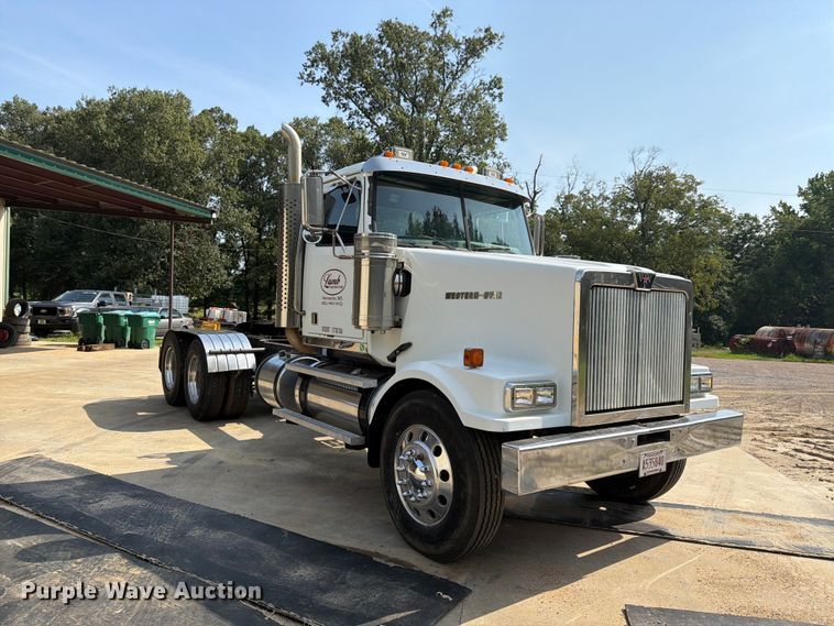 image for item FN2020 2007 Western Star 4900 semi truck