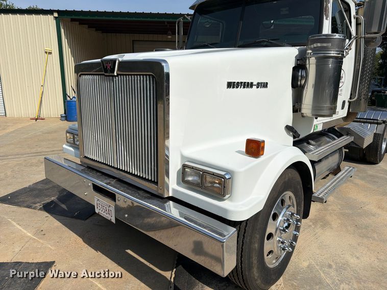 image for item FN2020 2007 Western Star 4900 semi truck