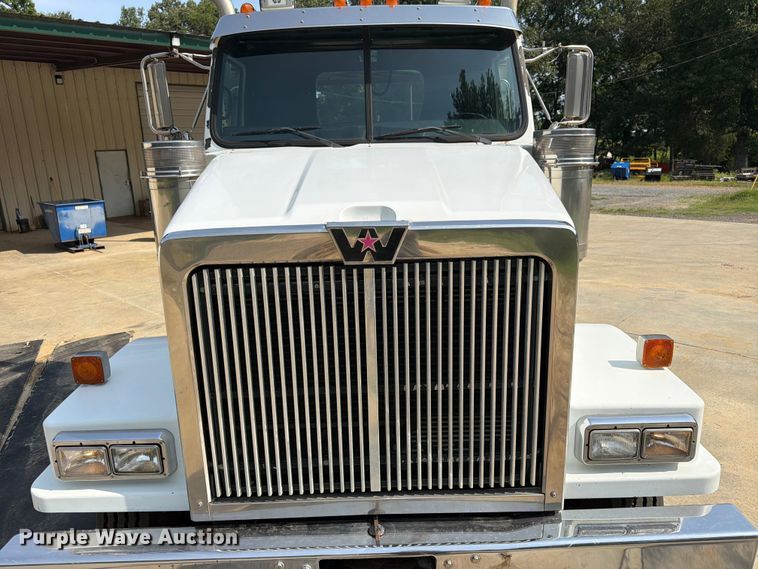 image for item FN2020 2007 Western Star 4900 semi truck