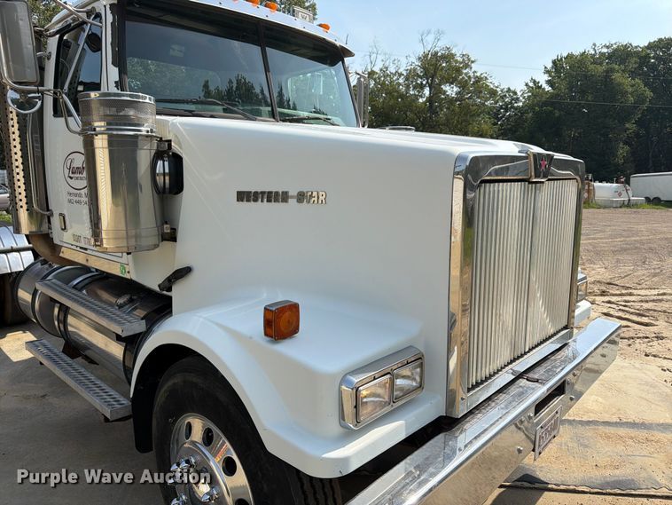 image for item FN2020 2007 Western Star 4900 semi truck