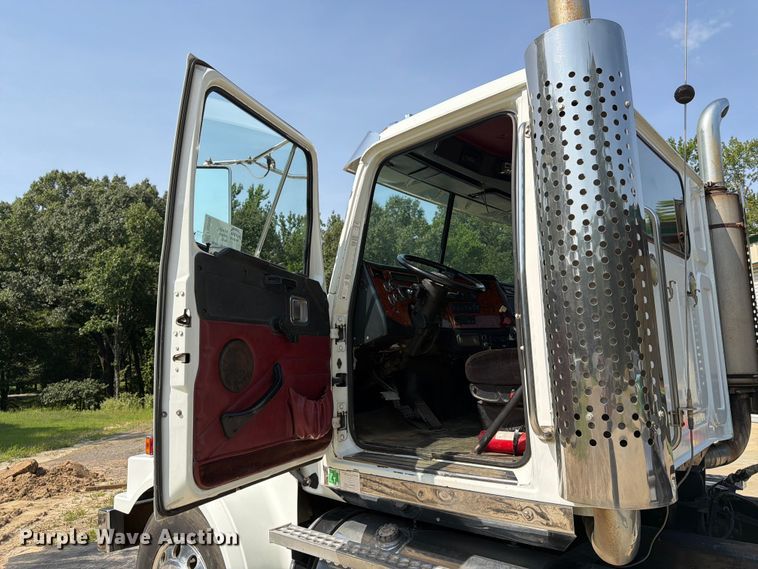 image for item FN2020 2007 Western Star 4900 semi truck