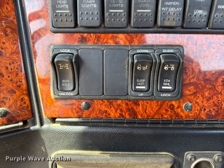image for item FN2020 2007 Western Star 4900 semi truck