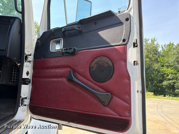 image for item FN2020 2007 Western Star 4900 semi truck