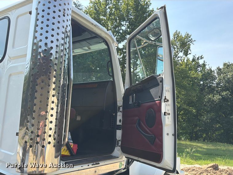 image for item FN2020 2007 Western Star 4900 semi truck