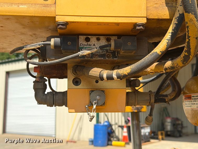 image for item FN2021 1975 Caterpillar 12G motor grader