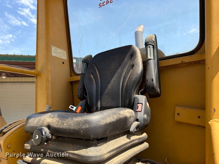 image for item FN2021 1975 Caterpillar 12G motor grader