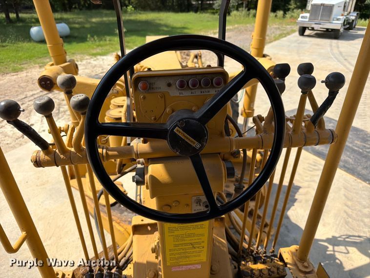 image for item FN2021 1975 Caterpillar 12G motor grader