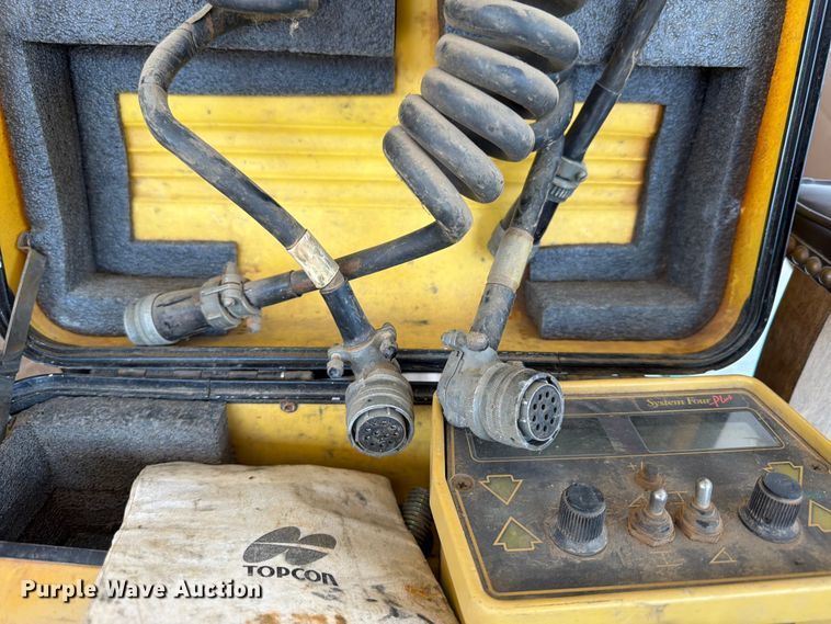 image for item FN2021 1975 Caterpillar 12G motor grader
