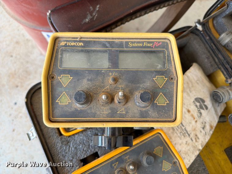 image for item FN2021 1975 Caterpillar 12G motor grader