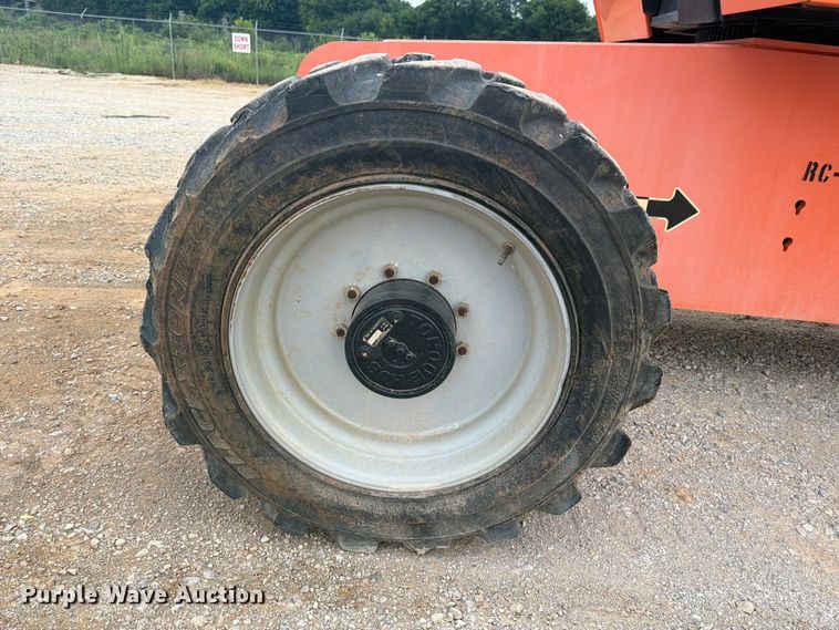 image for item FN2022 2013 JLG 660SJ boom lift