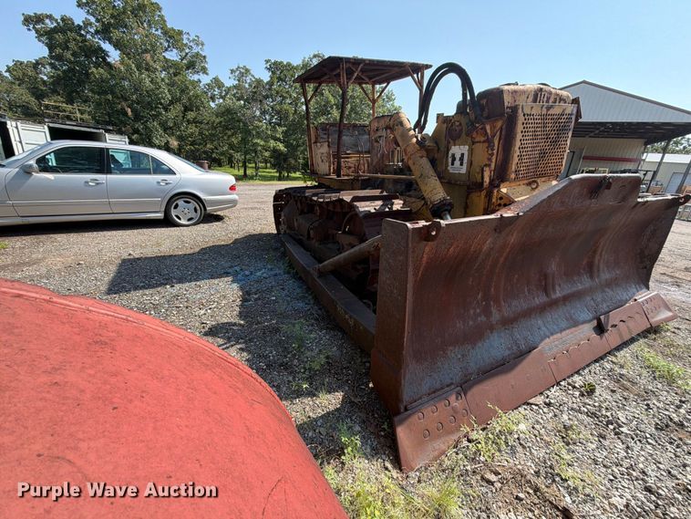 image for item FN2519 International TD20 dozer