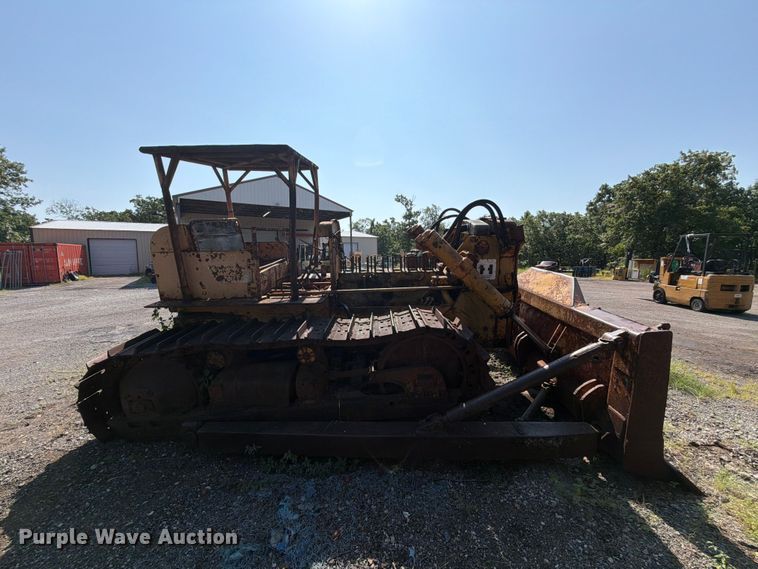 image for item FN2519 International TD20 dozer