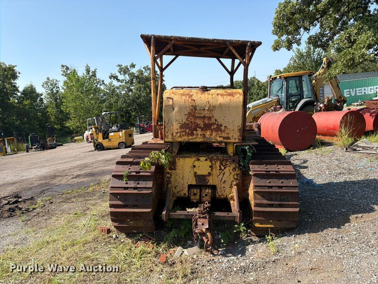 image for item FN2519 International TD20 dozer