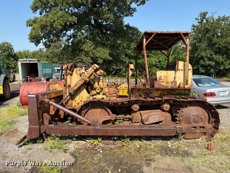 image for item FN2519 International TD20 dozer