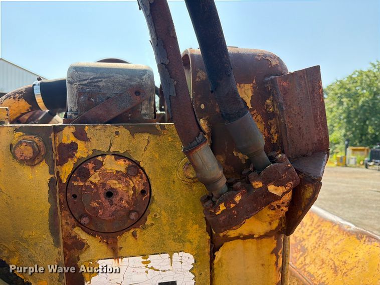 image for item FN2519 International TD20 dozer