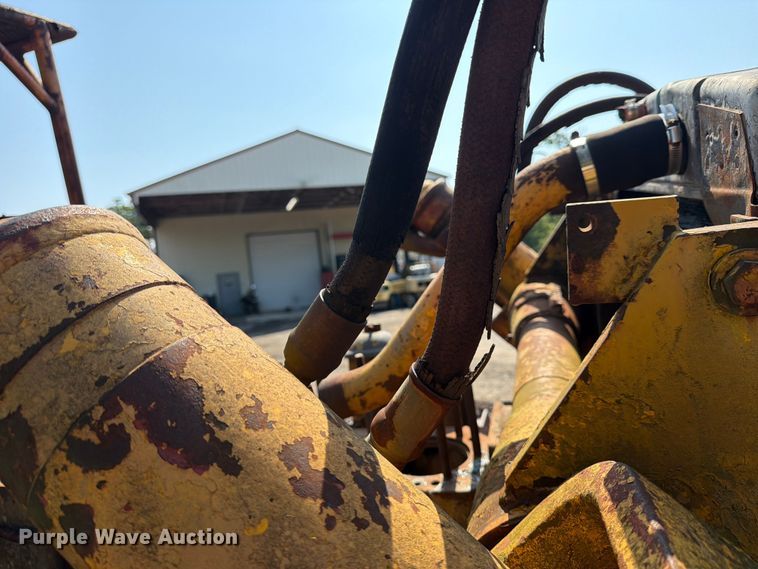 image for item FN2519 International TD20 dozer