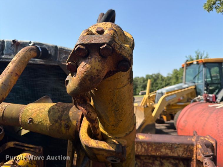 image for item FN2519 International TD20 dozer