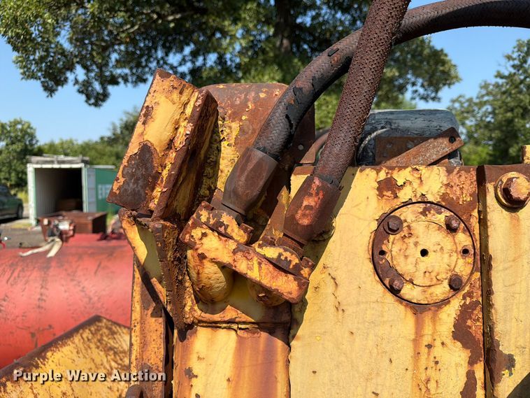 image for item FN2519 International TD20 dozer