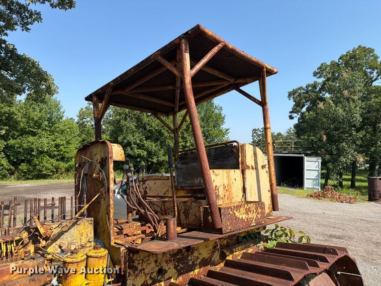 image for item FN2519 International TD20 dozer