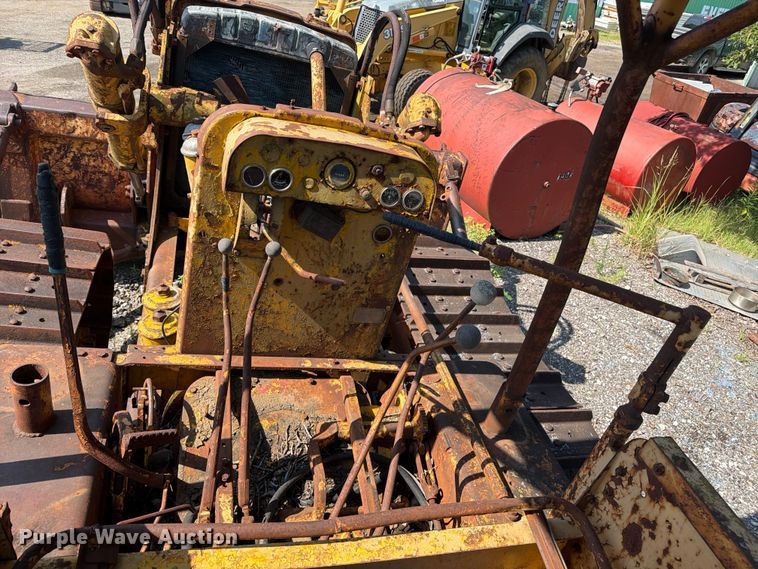 image for item FN2519 International TD20 dozer