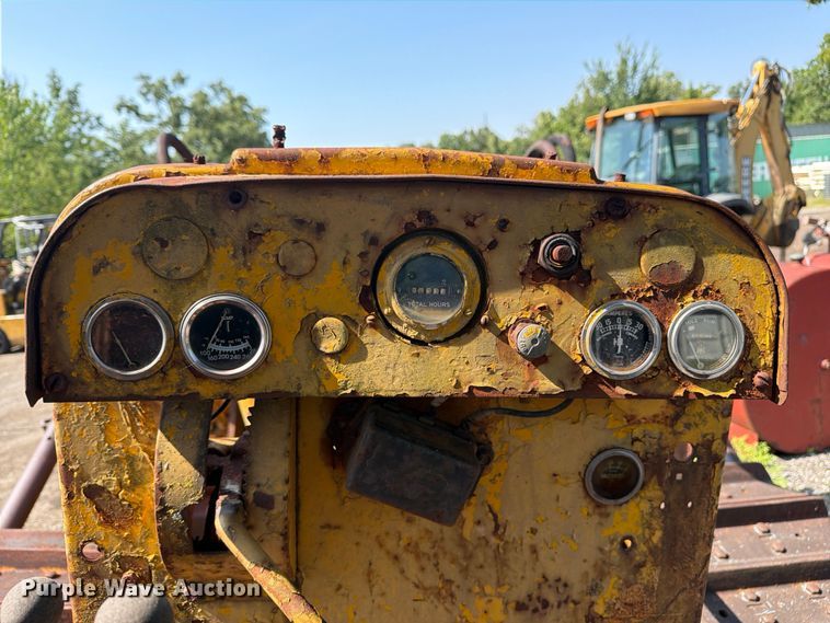 image for item FN2519 International TD20 dozer