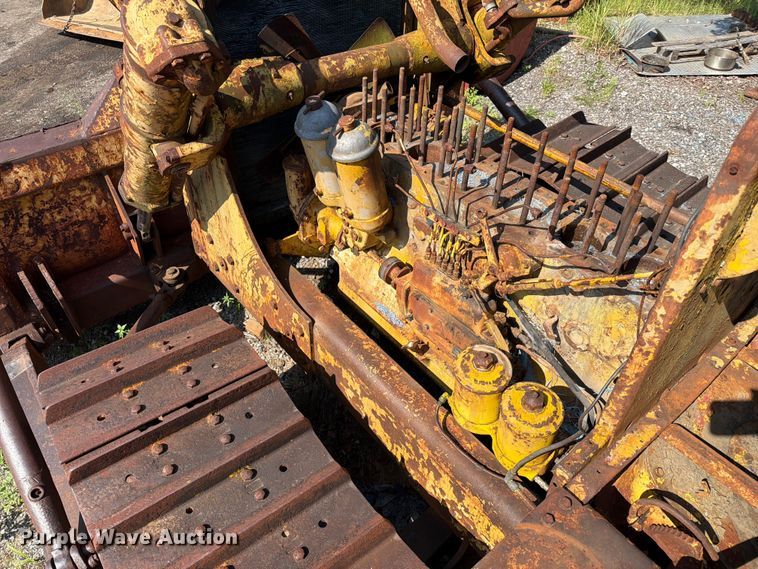 image for item FN2519 International TD20 dozer