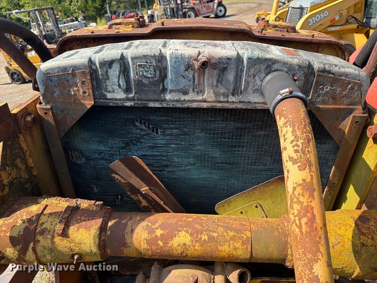 image for item FN2519 International TD20 dozer