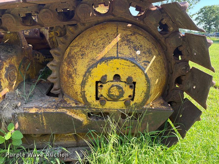 image for item FN2519 International TD20 dozer