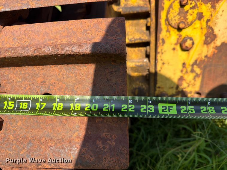 image for item FN2519 International TD20 dozer