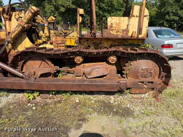 image for item FN2519 International TD20 dozer