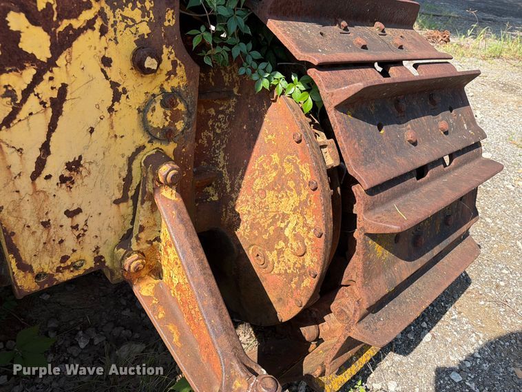 image for item FN2519 International TD20 dozer