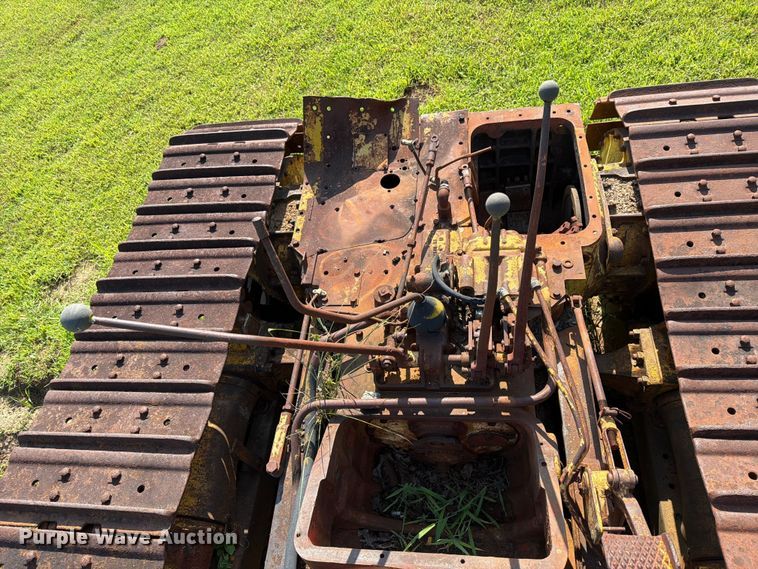 image for item FN2519 International TD20 dozer