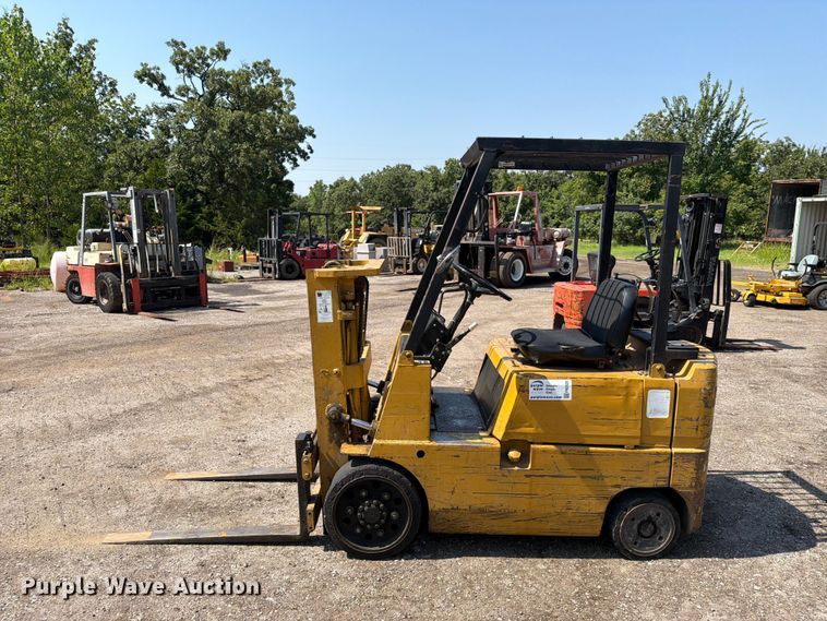 image for item FN2520 FG020 forklift