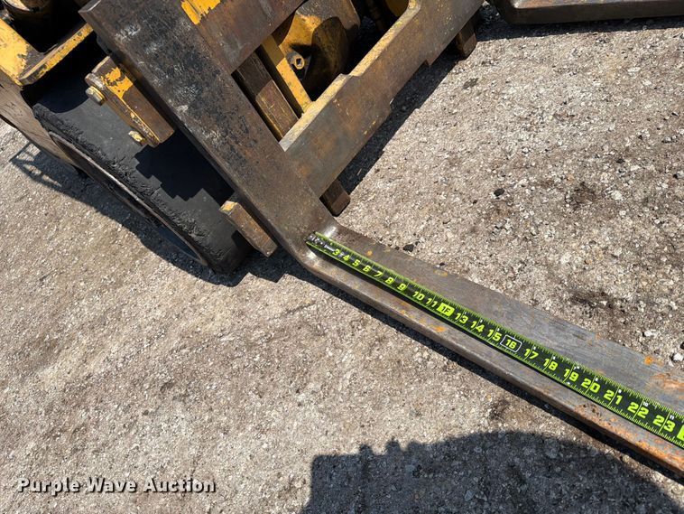 image for item FN2520 FG020 forklift