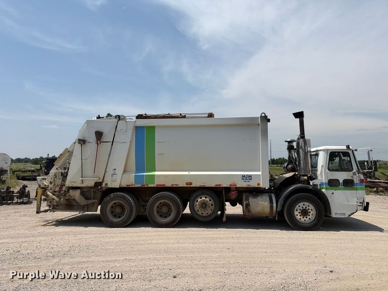 image for item FN2521 2009 Autocar WX refuse truck