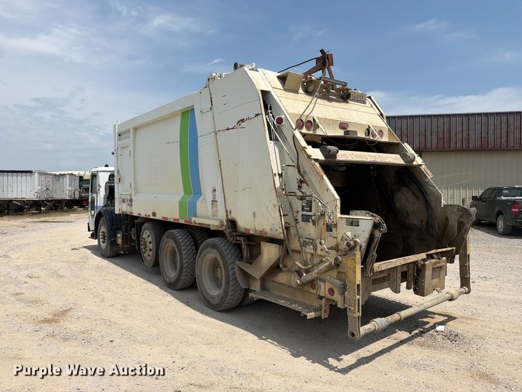image for item FN2521 2009 Autocar WX refuse truck
