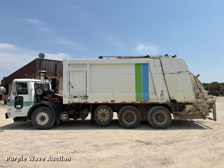 image for item FN2521 2009 Autocar WX refuse truck