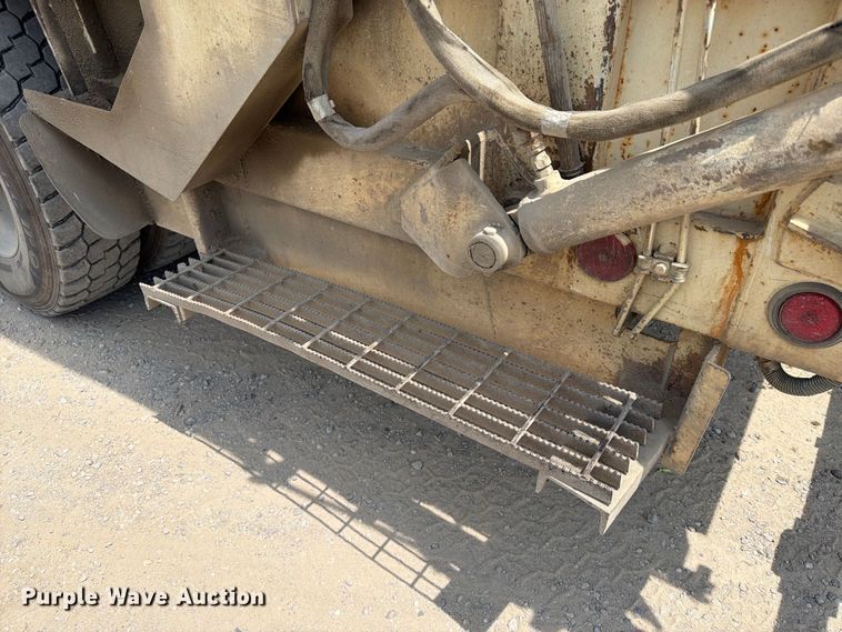 image for item FN2521 2009 Autocar WX refuse truck