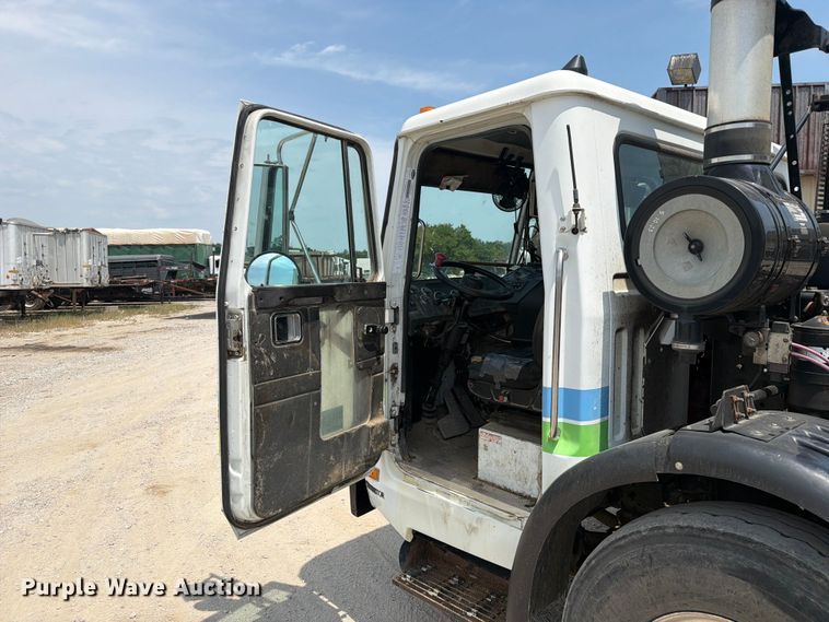 image for item FN2521 2009 Autocar WX refuse truck
