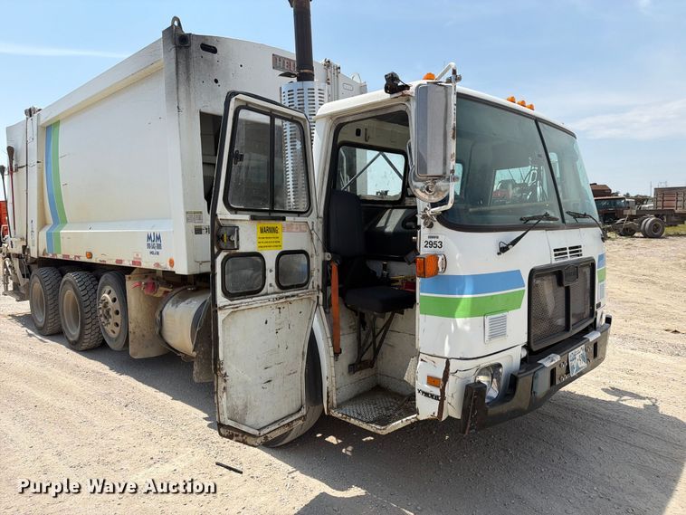 image for item FN2521 2009 Autocar WX refuse truck